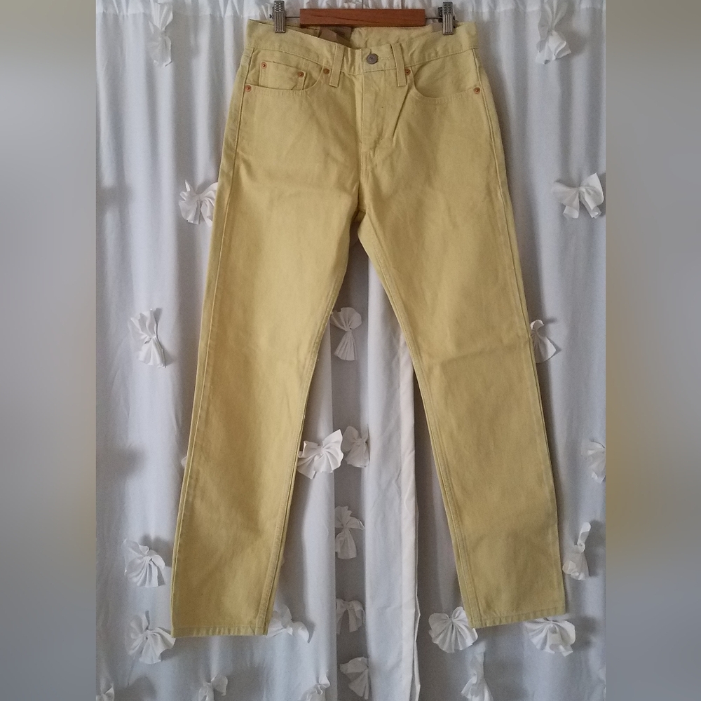 Butter Yellow Straight Leg Brand New Levi's Size 28